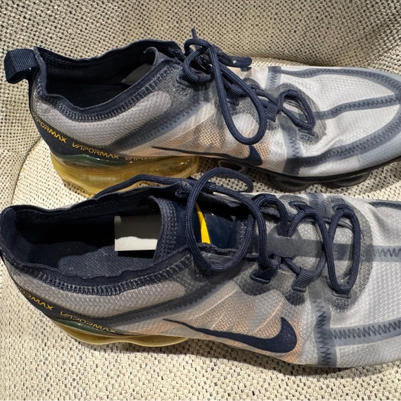 Nike Men’s US size 11 orange and navy Vapormax - Picture 2 of 5